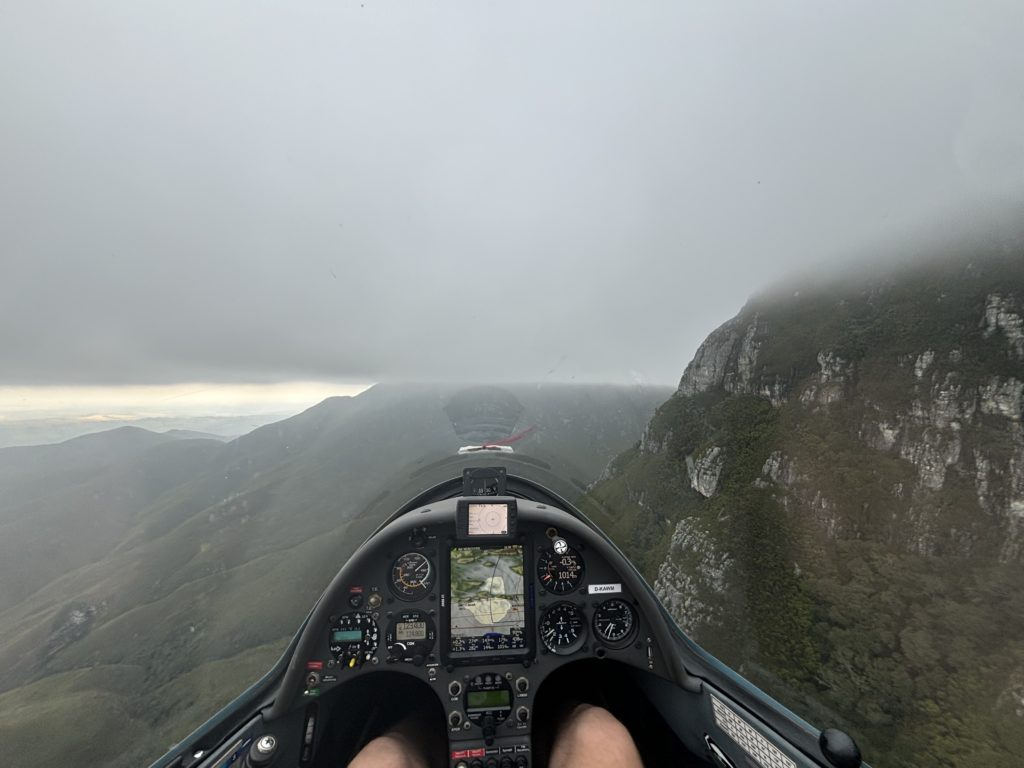 Absinkende Wolkenbasis - Die Berggipfel sind schon in Wolken